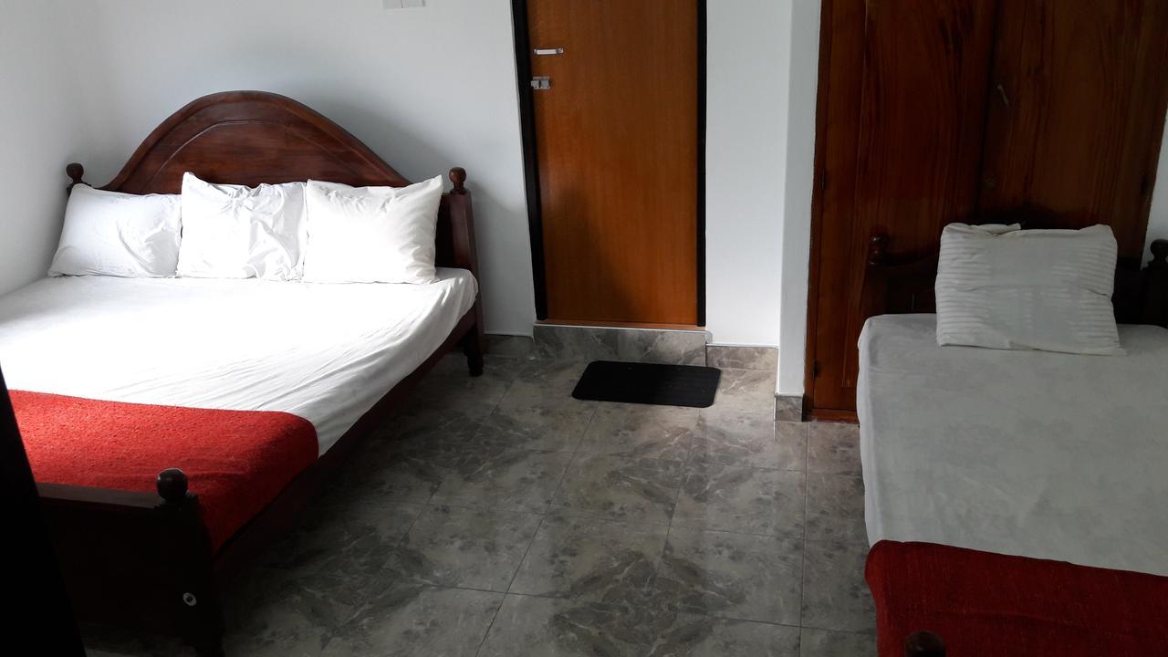 Yaarl Holiday Inn 자프나 외부 사진